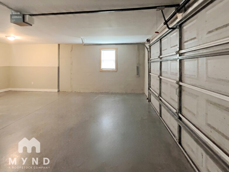Building Photo - 175 Herring St