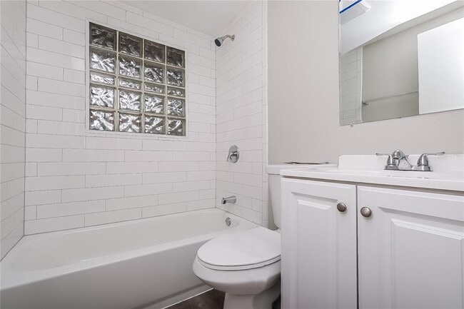 Building Photo - 7145 Pinewood Dr