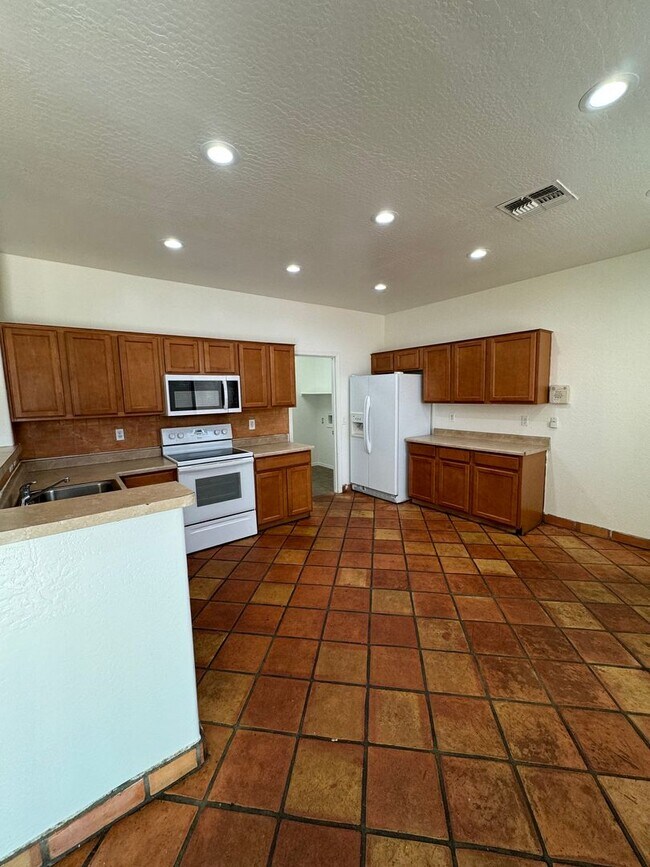 Building Photo - 6412 S 71st Dr