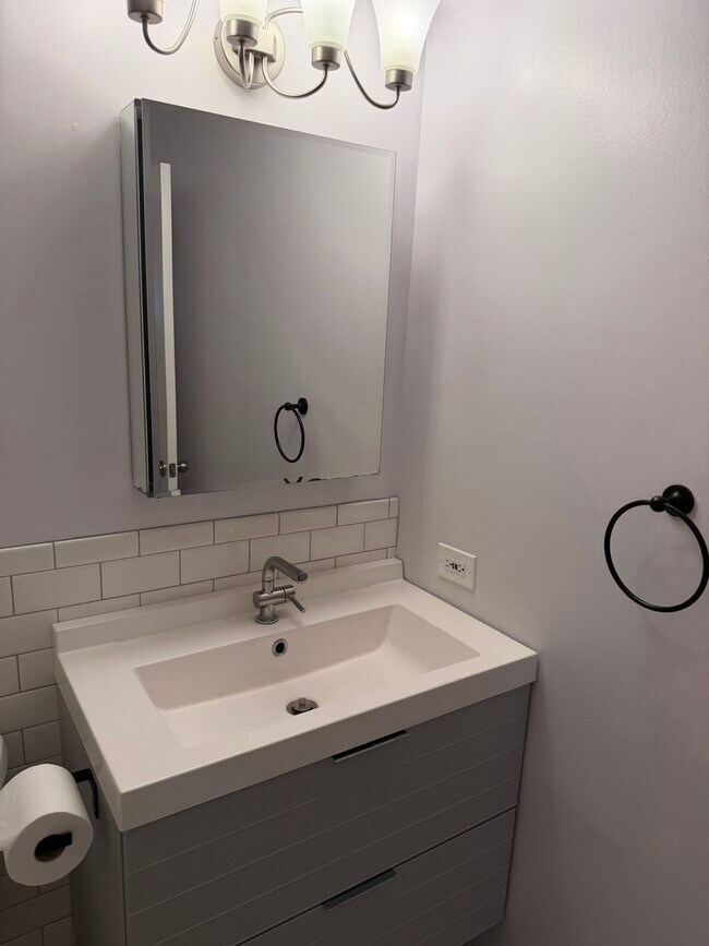 Building Photo - 930 Dorncliff Ln