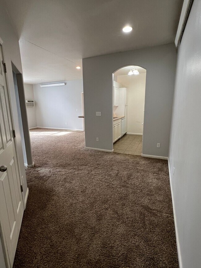 Building Photo - 1920 Monte Vista Dr