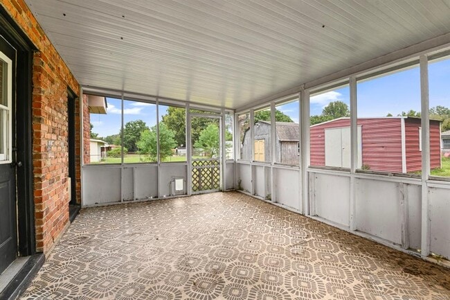 Building Photo - 111 Lori St