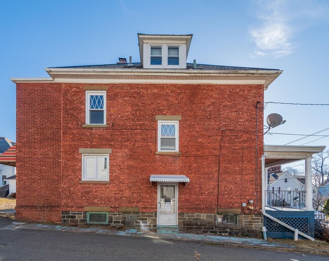 Building Photo - Beautiful Brick 2 -Story