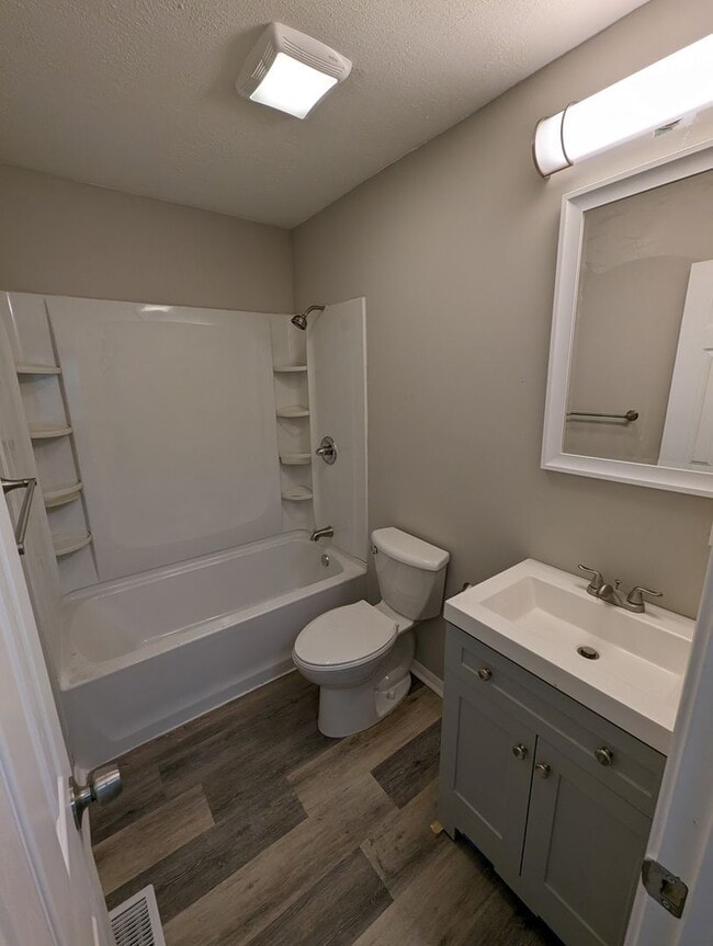 Building Photo - Lovely Renovated 3 Bedroom / 1 Bath in Portage