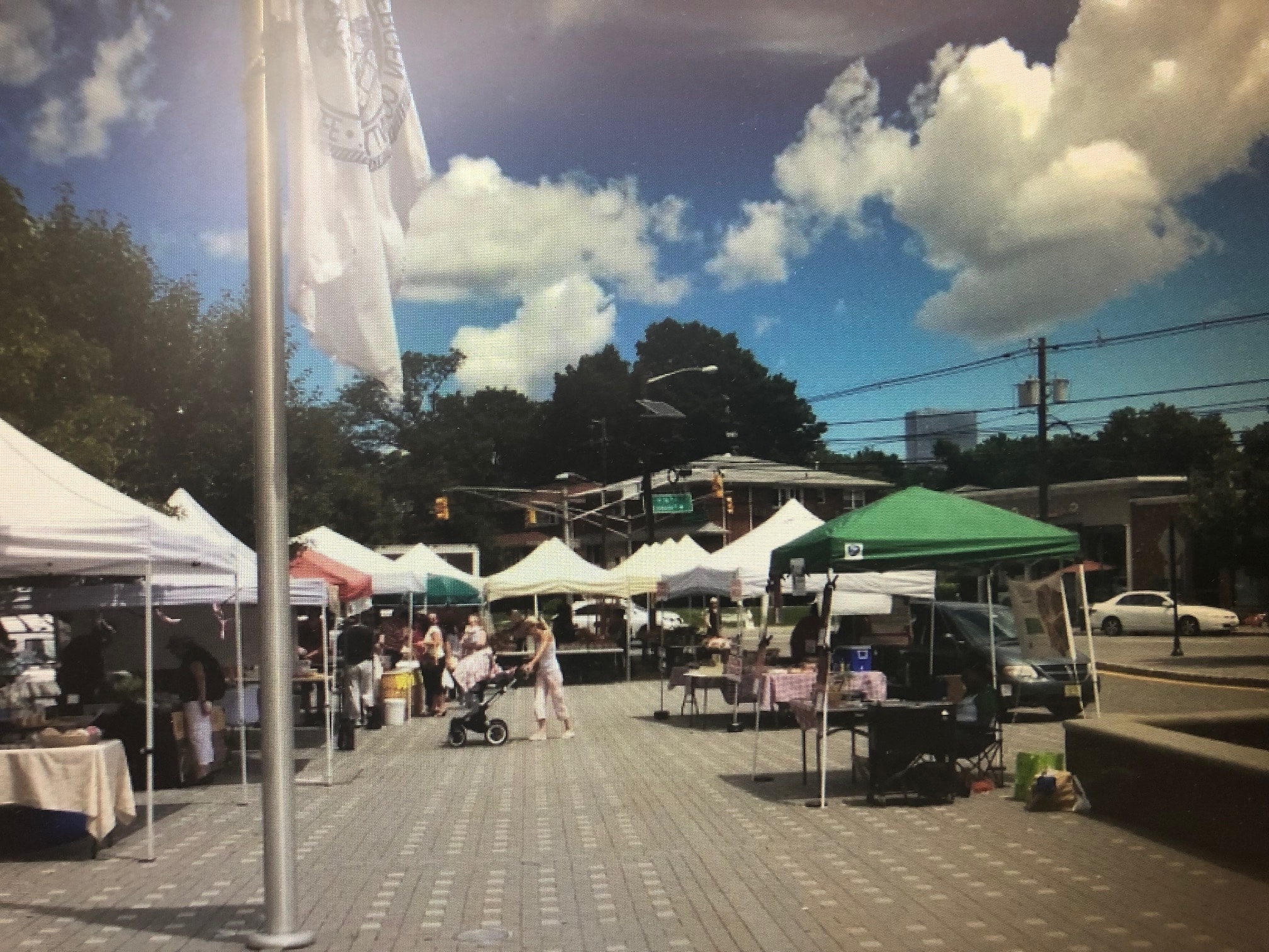 Building Photo - 2018 Jones Rd