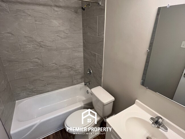 Building Photo - 4702 Chevron Rd