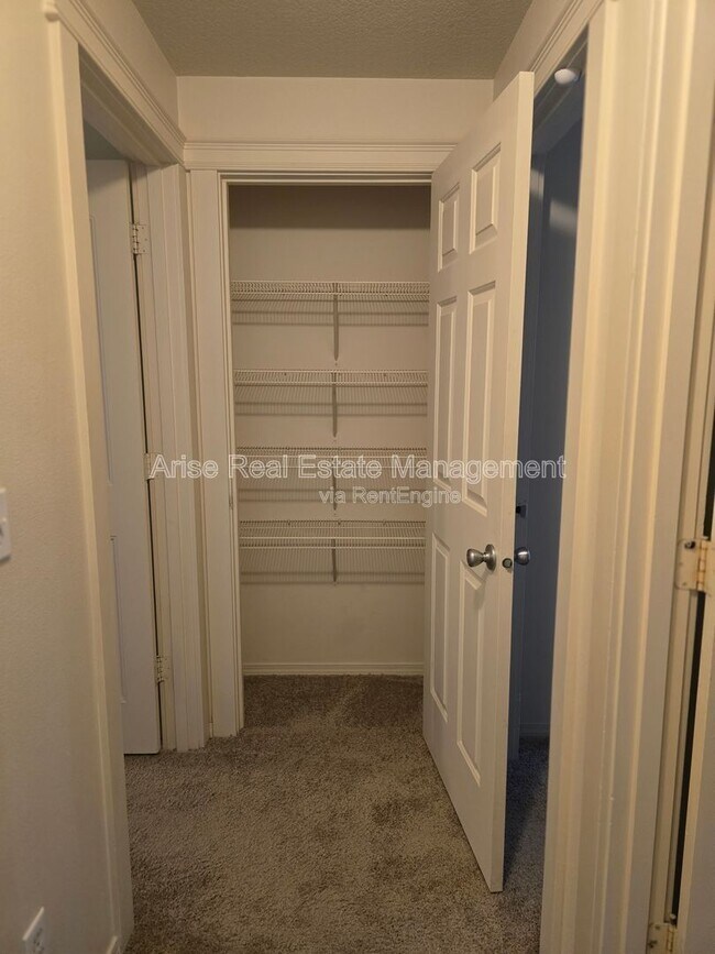Building Photo - 803 SE Kierra Pl
