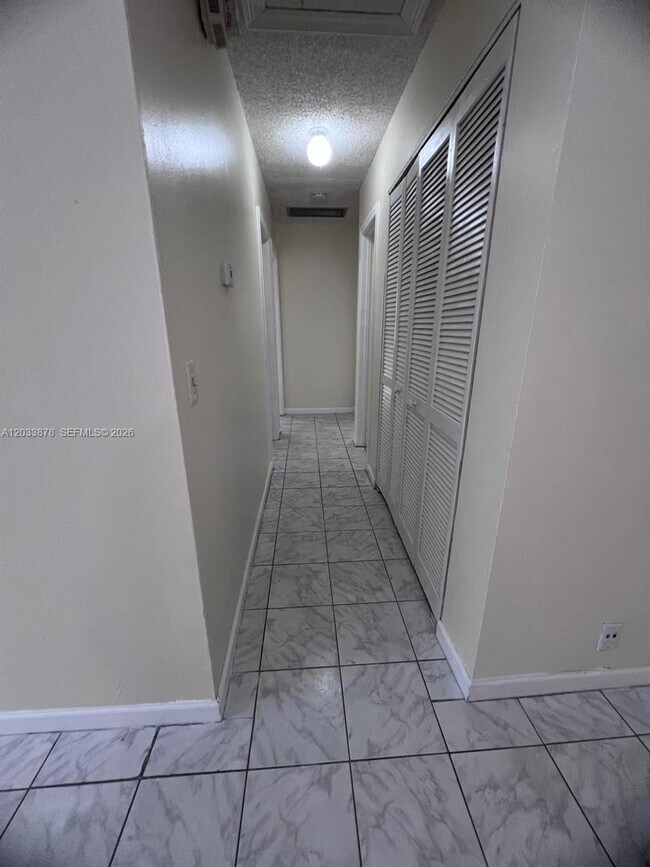 Building Photo - 3211 Coral Ridge Dr