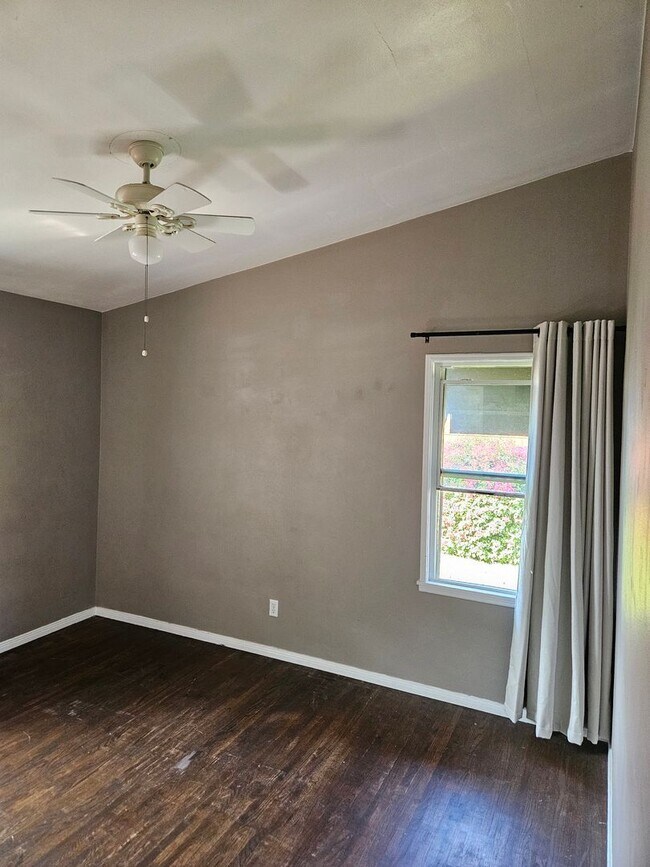 Building Photo - 914 16th St