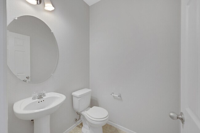 Building Photo - 3 bedroom with 2 car garage