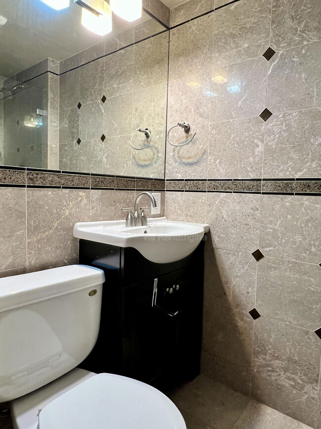 Building Photo - 401 Cheyenne Blvd