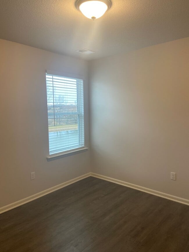Building Photo - PRE-LEASING NOW — Modern 3-Bedroom | 2.5-Bath Living in Spring Hill