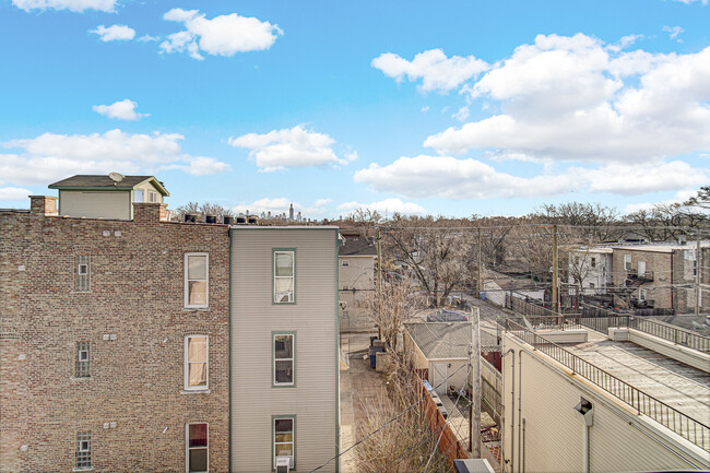 Building Photo - 805 S Kedzie Ave