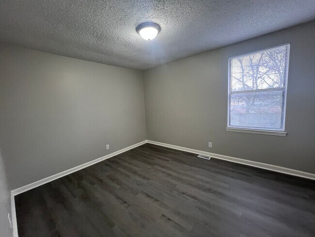 Building Photo - 226 Greenleaf Cir