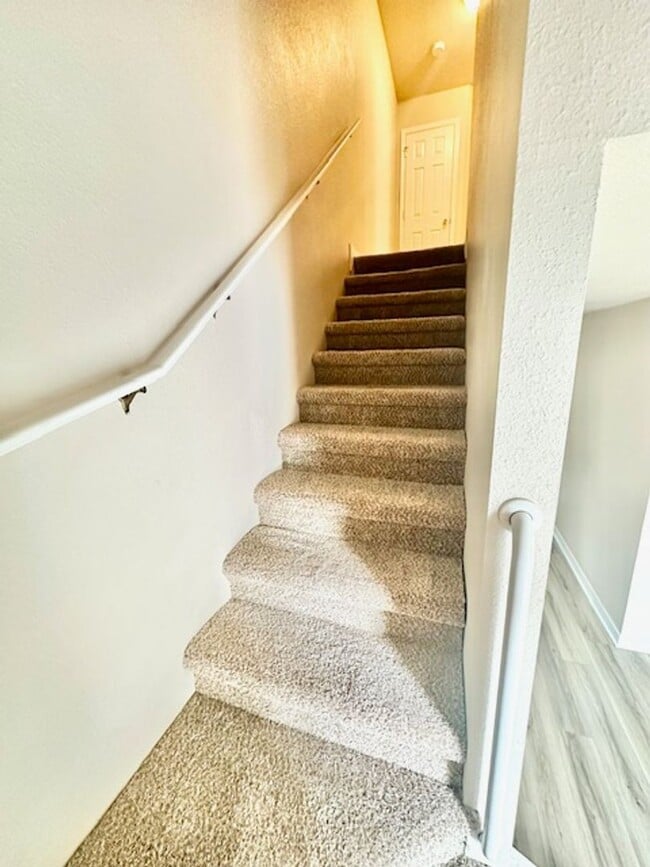 Building Photo - Nice 2 Bedroom/2.5 Bath/1 Car Garage End Unit Townhome For Rent!