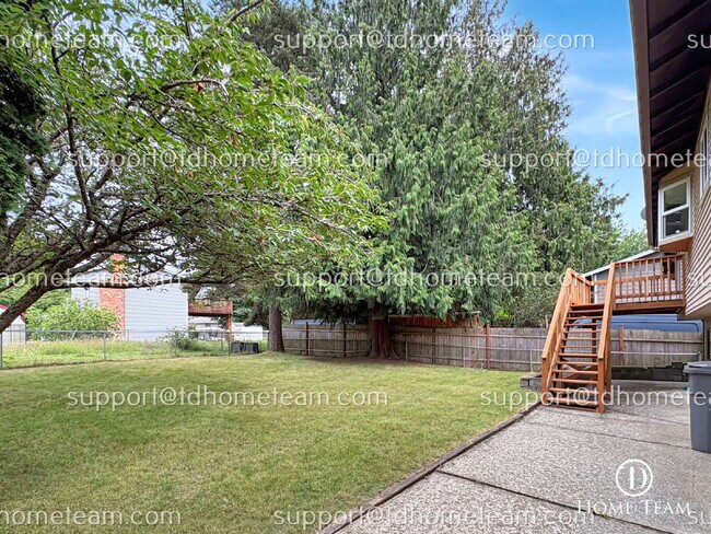 Building Photo - "Spacious 4-Bed Oasis with Granite Touches & Finished Basement in Renton!"