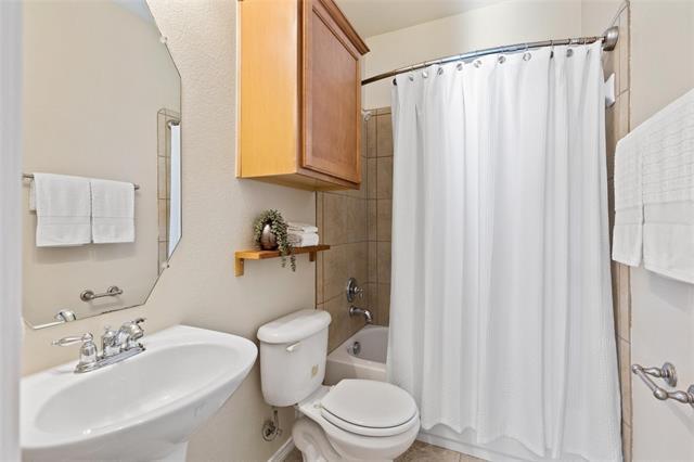 Building Photo - 9750 Grassland Dr