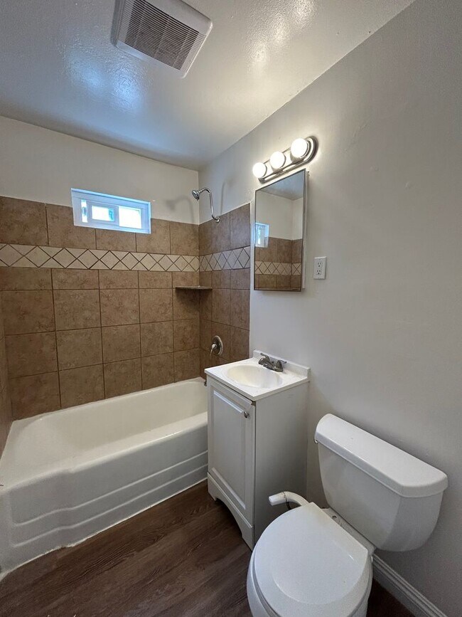 Building Photo - 931-933 Florida