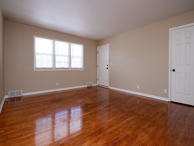 Building Photo - 3024 S 107th Ave