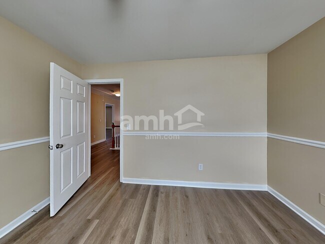 Building Photo - 203 Happy Trl