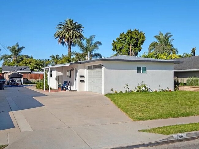 Building Photo - Eastside Costa Mesa Upgraded 2 bed, 1 bath