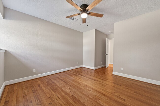 Building Photo - 5407 Lymbar Dr