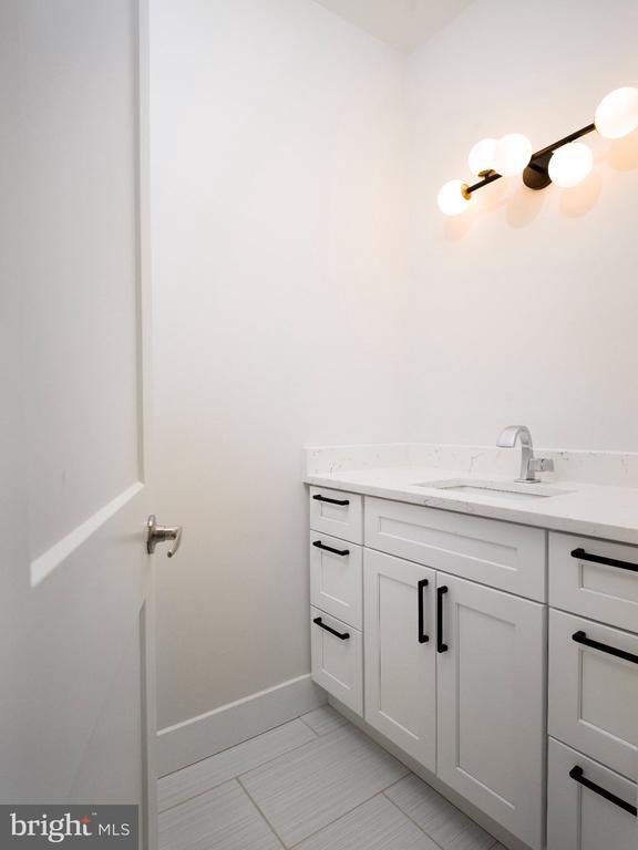 Building Photo - 303 Fountain St