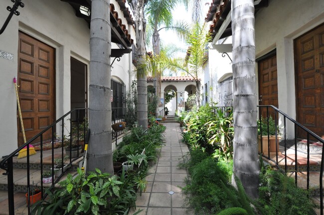 Building Photo - 1417 S Crescent Heights Blvd