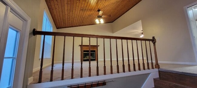 Building Photo - 6141 Blue Ash Dr