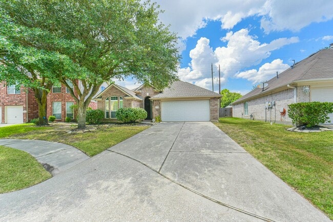 Primary Photo - Light and Bright Ready for Immediate Move In!