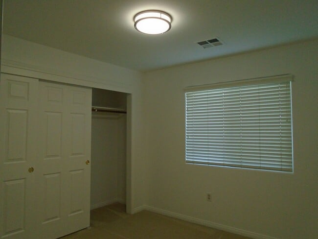 Building Photo - GRAND ISLAND PLACE !!!  SEVEN OAKS -