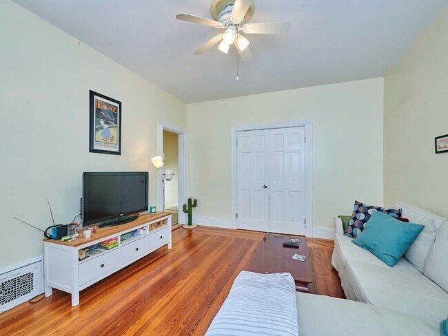 Building Photo - 48 Wordsworth St