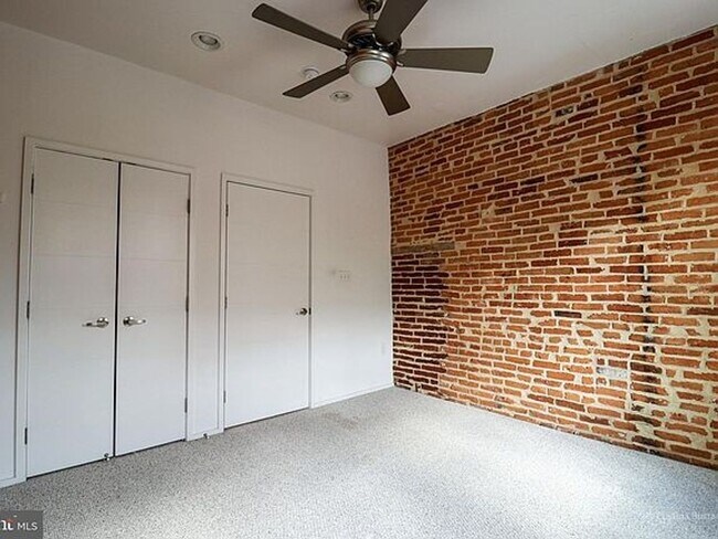 Building Photo - 4 E Henrietta St