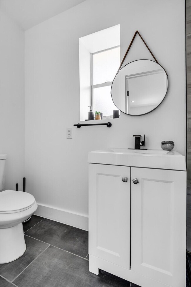 Building Photo - 1255 NE 199th St