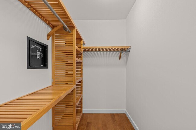 Building Photo - 1701 Lake Shore Crest Dr