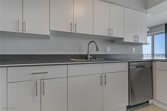 Building Photo - 3111 Bel Air Dr