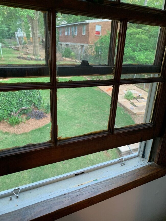 Building Photo - 3BR Normaltown Charmer