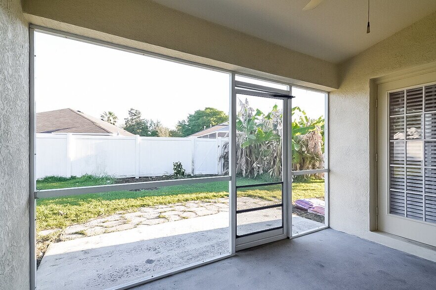 Building Photo - 601 Straw Lake Dr