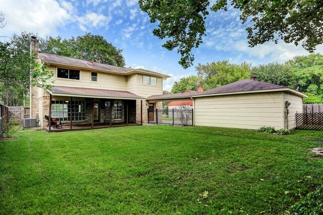 Building Photo - 108 Heathgate Dr