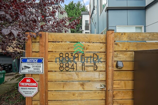 Building Photo - 2 BED & 2 BATH TOWNHOME FOR RENT