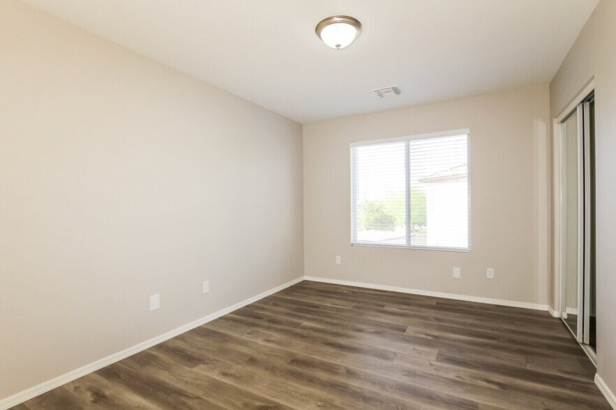 Building Photo - 2408 S 90th Glen