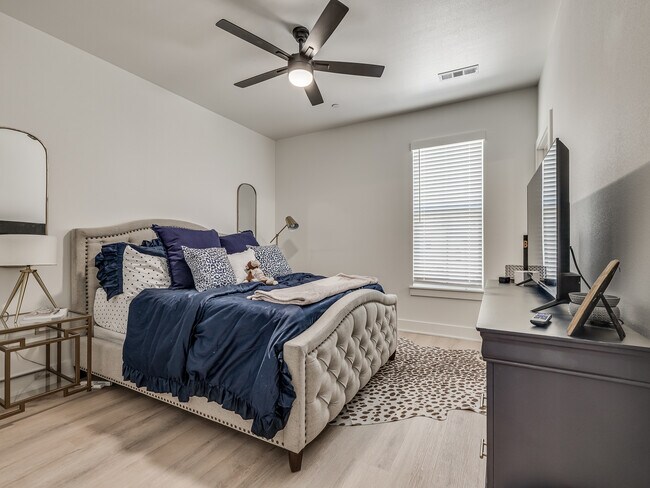 Building Photo - 1644 N Leverett Ave