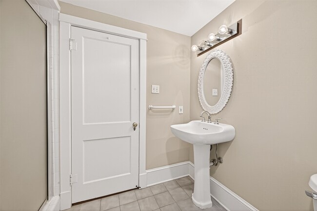 Building Photo - 1807 Crocker St