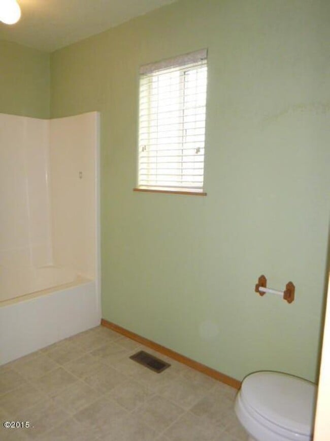Building Photo - Lovely South Kalispell Home
