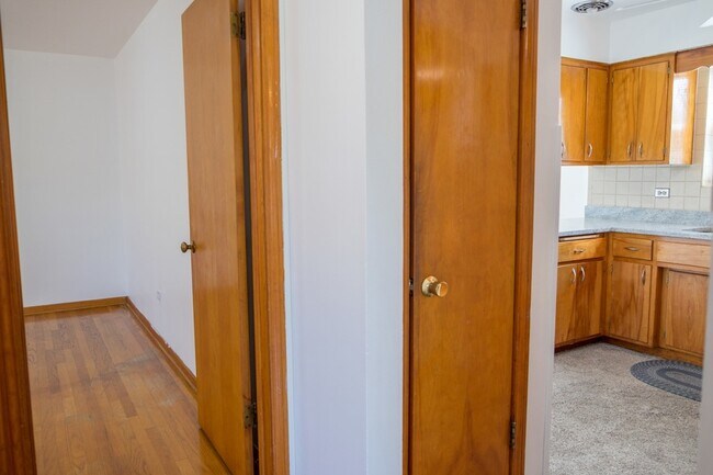 Building Photo - 5520 S Pulaski Rd