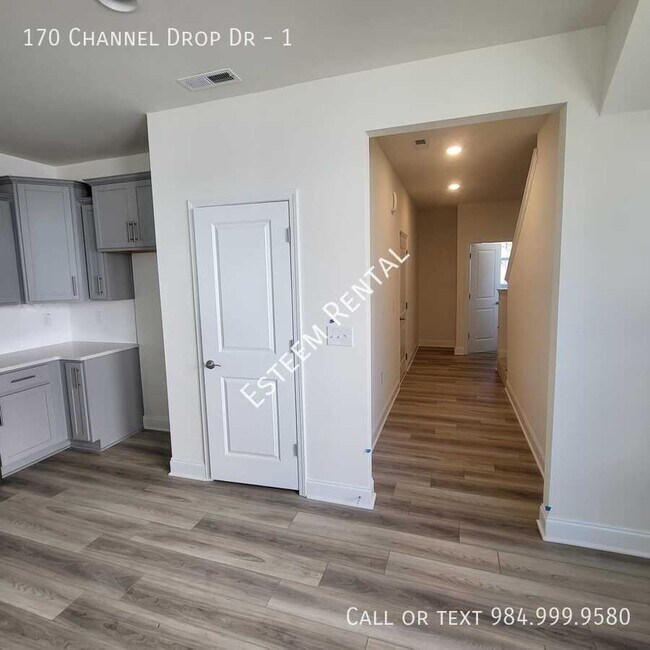 Building Photo - 170 Channel Drop Dr