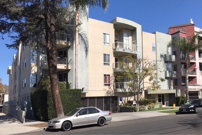 Building Photo - 10625 Valley Spring Ln