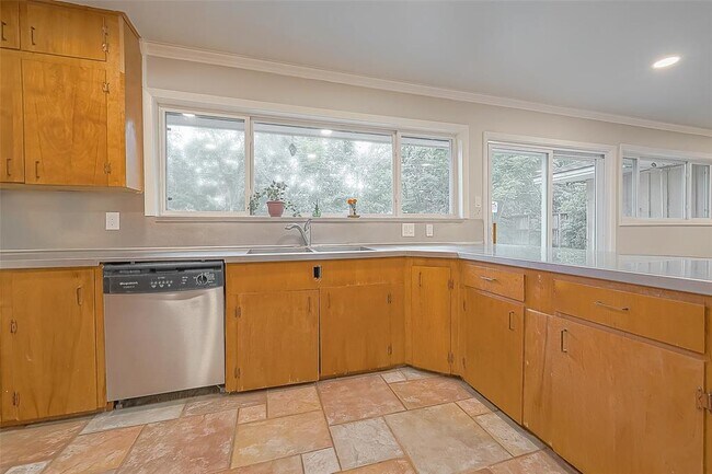 Building Photo - 5238 Beechnut St