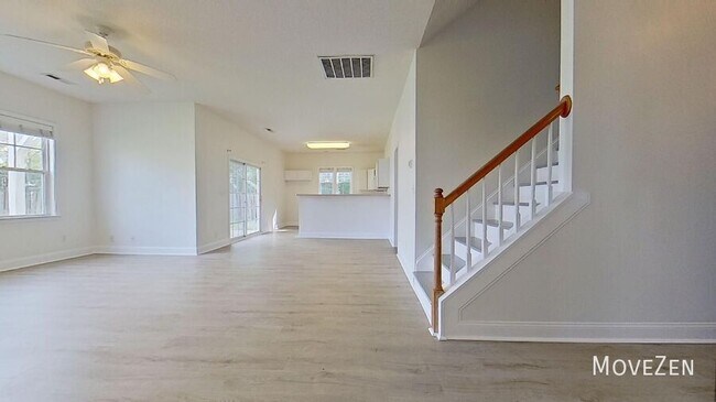Building Photo - 4705 Pineview Dr