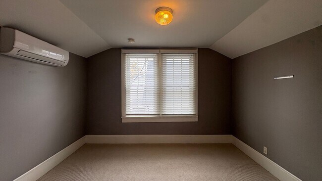 Building Photo - Charming Downtown Greenville Home Available Now!